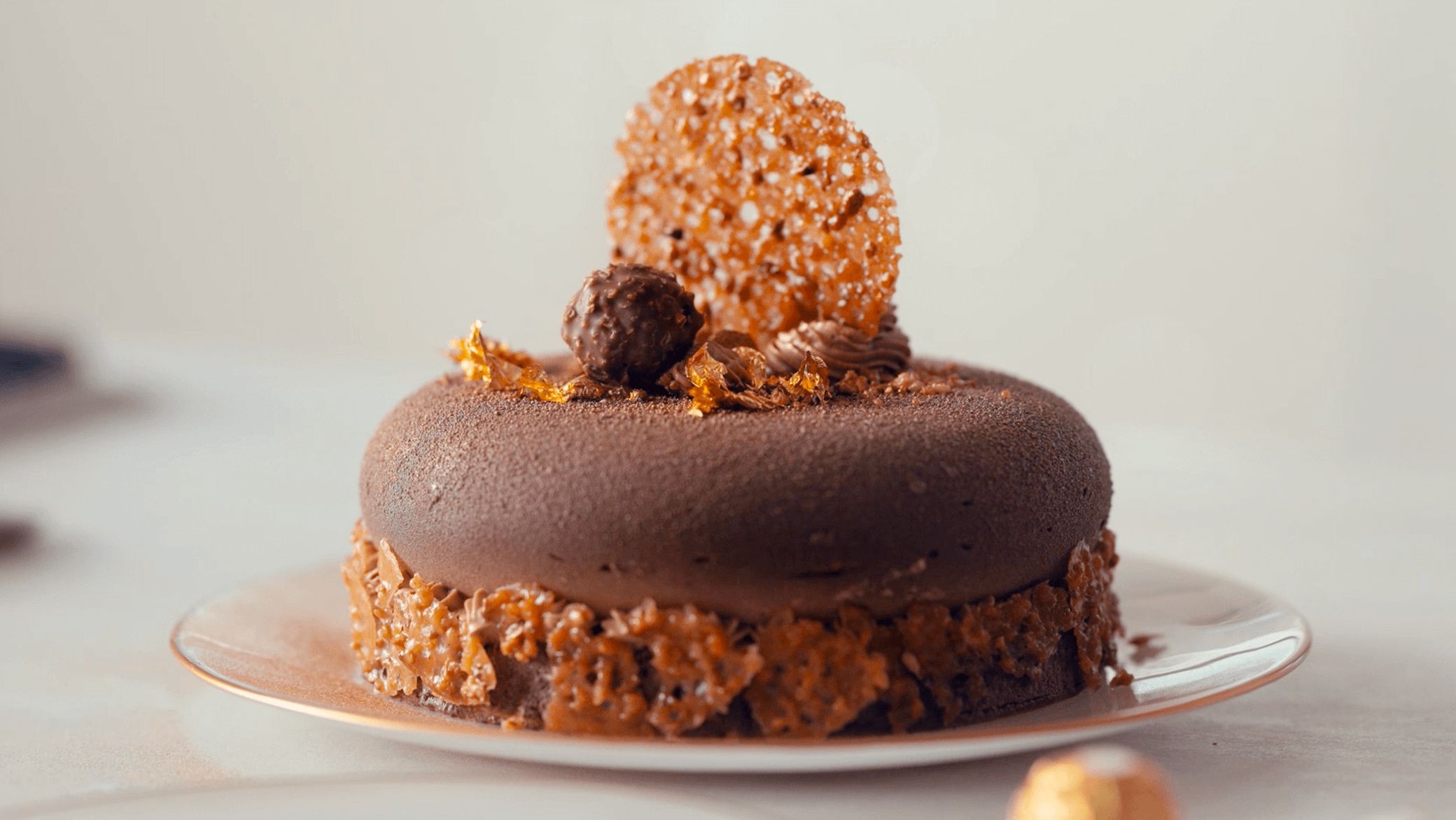 golden-chocolate-cake-video