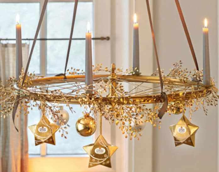 Festlicher Kranz aus einer Fahrradfelge