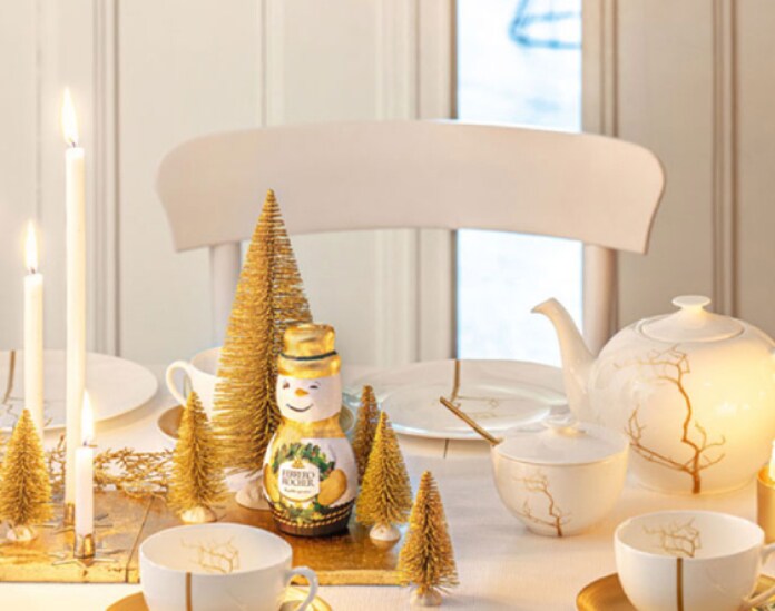 Goldene Tischdeko mit Miniaturbäumchen 