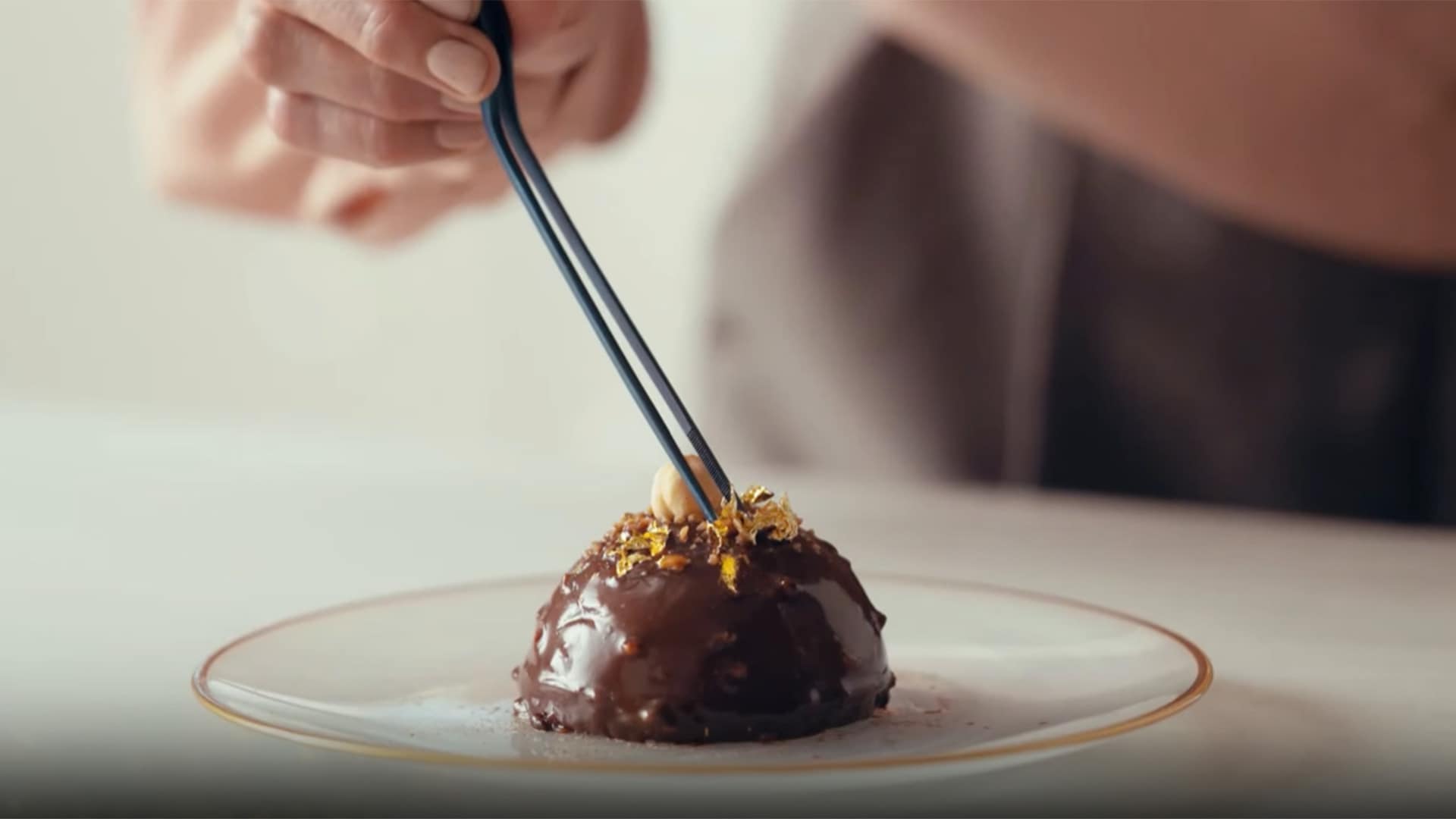 mini-chocolate-dome-cake-video