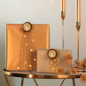 Csillogó fonalból készített fa