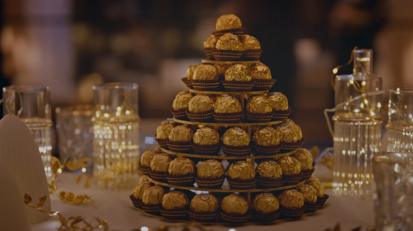 Centrotavola: una piramide dorata