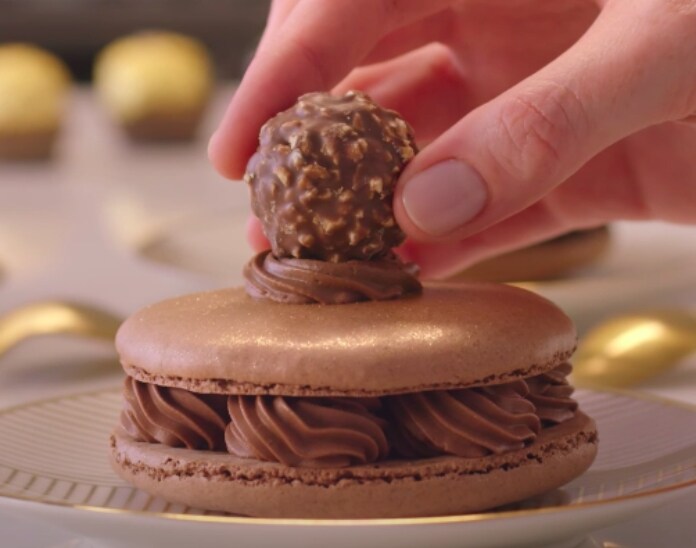Macarrones de chocolate y avellana